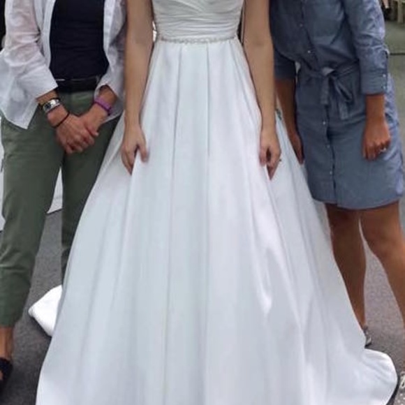 Wedding Gown - Picture 4 of 5